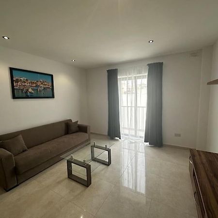 Bright 1 Bedroom Apartment In Noah Apartments, Gzira Bagian luar foto