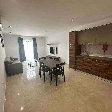 Bright 1 Bedroom Apartment In Noah Apartments, Gzira Bagian luar foto