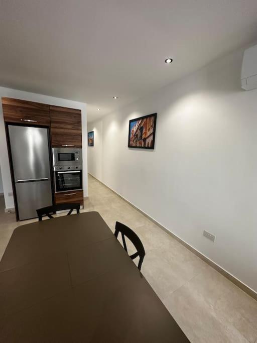 Bright 1 Bedroom Apartment In Noah Apartments, Gzira Bagian luar foto