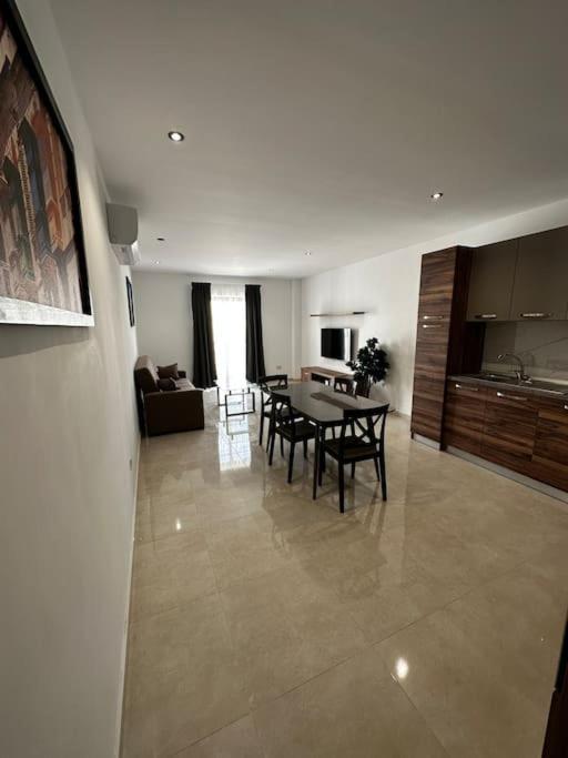 Bright 1 Bedroom Apartment In Noah Apartments, Gzira Bagian luar foto